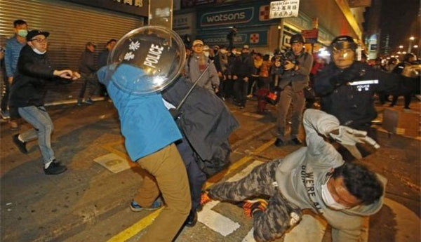 Clash Between Police and Vendors in Hong Kong