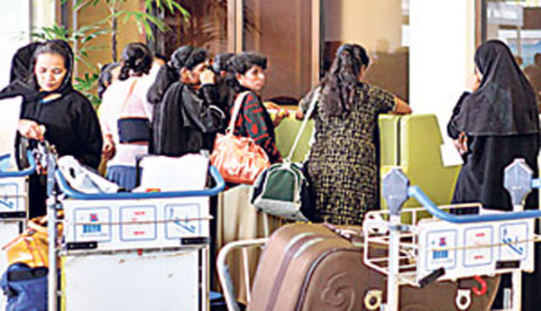 Abused Over 100 SL Domestic Workers Return to Srilanka