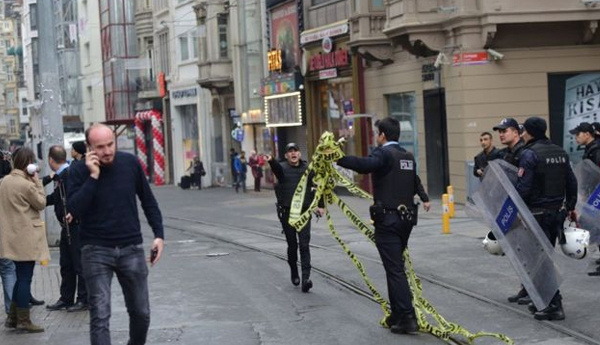 Suicide Bomber  hit the Istanbul Tourist Area Cost At Least 4