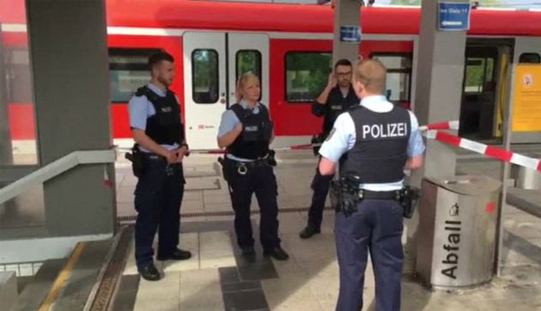 Knife Attacker kills a man in a Railway Station in Germany  