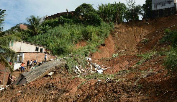 Landslide in Warakapola Angoda Hill