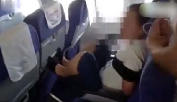Troublesome Plane Passenger Tied To the Seat in China (Video) Troublesome Plane Passenger Tied To the Seat in China (Video)