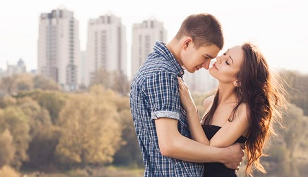 10 Things that can Attract a Woman to a Man