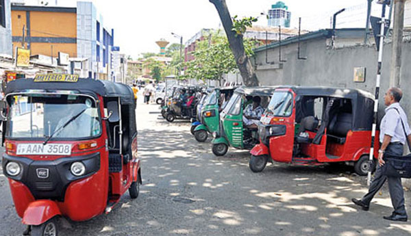 Three Wheel Drivers too Ready to Fight Against Imposing Fine of Rs 25,000 for Traffic Offences.