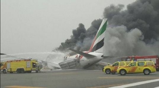 Boeing 777 Plane Crash Landing at Dubai Airport