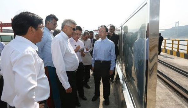 PM & Delegation Visited Shekou Container Terminal