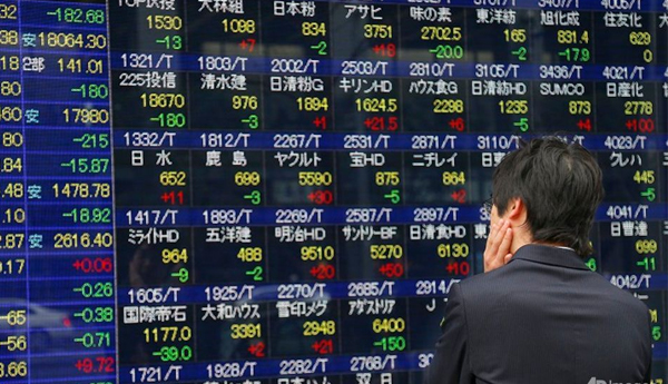 Asia Stocks Edge up on U.S. Growth Data Cues; Dollar Steady