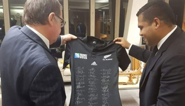 Auctioning of a Jersey Signed by Rugby World Cup Winners Auctioning of a Jersey Signed by Rugby World Cup Winners