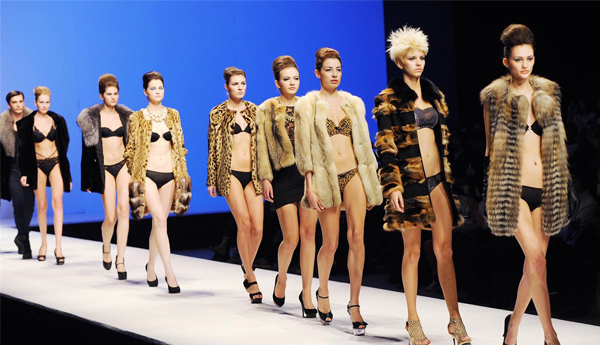 Srilankan Fashion Models Taken for a Ride by a Prominent Politician?