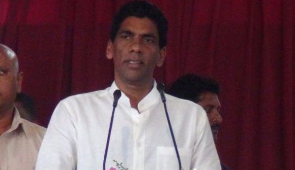 Digambaram  Blames  Secretary of CWC for Up  Country Workers Demonstration