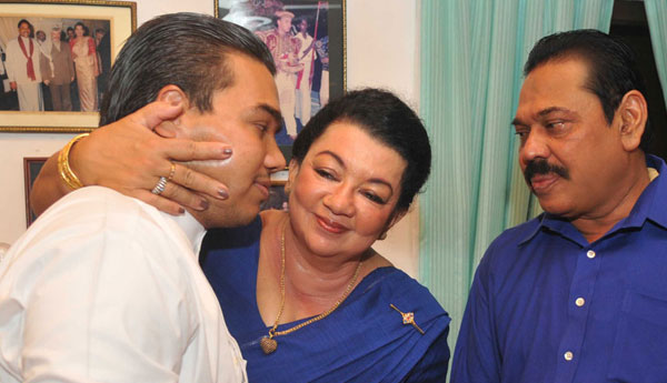 Rajapaksa Family Flying  Kites  in Paraviwella , Tangalle