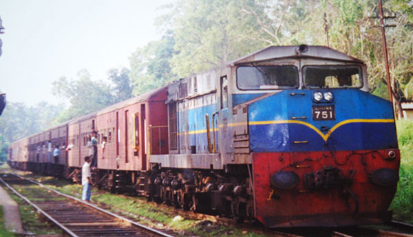 Train Services Along Puttalam Line  Strucks