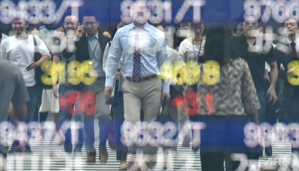 Most Asia Markets Dip but Tokyo Lifted by Weak Yen