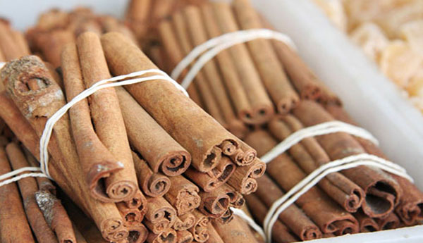 Ban on Imports & Re-exports of  Cinnamon in Srilanka .