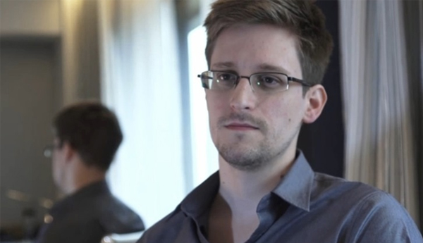 Edward Snowden says FBI Can Check Clinton’s 650,000 emails in ‘Minutes to Hours’