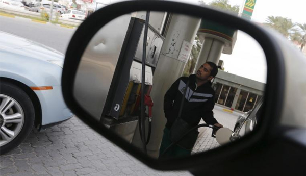 Oil Prices Edge up as Kuwait Cuts Supplies by More than Expected