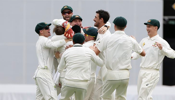Australia Survive Scare to Beat Pakistan by 39 Runs in Opening Test