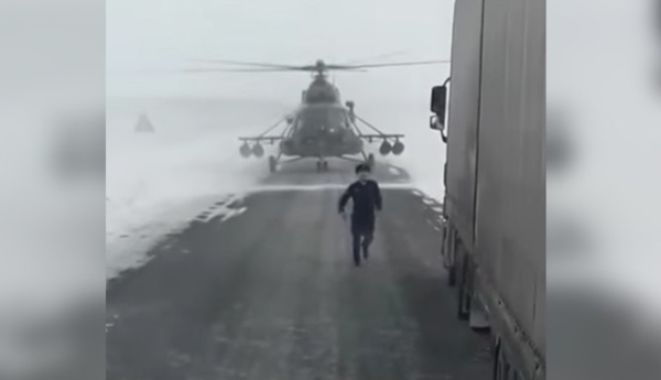 ‘Which Way is the City?’ Lost Helicopter Lands on Highway to ask for Directions (VIDEO)