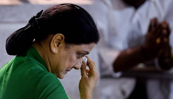 Sasikala DA case conviction LIVE updates: Chinnamma visits Jayalalithaa memorial, will surrender in Bengaluru today