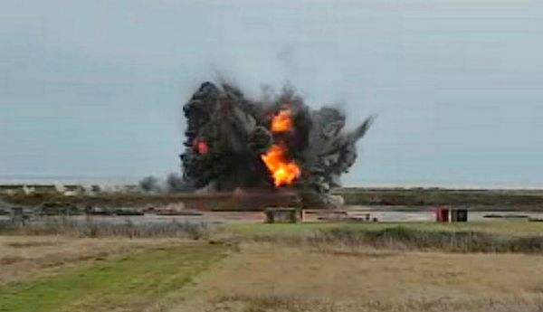 Dramatic Moment Bomb Squad blow up 500lb World War Two Explosive Found in London