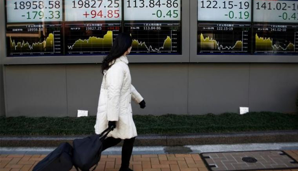 Asian Stocks Climb, Oil Down Amid U.S. Supply Glut Concerns