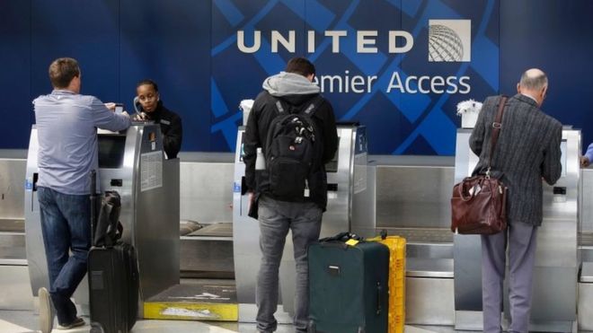 United Airlines to tie executive pay to customer satisfaction