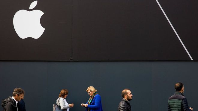 Apple Sees Surprise Fall in iPhone Sales