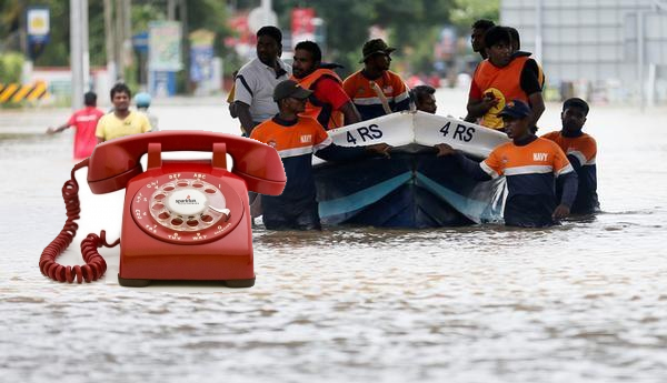 Emergency Telephone Number to Call boat Services
