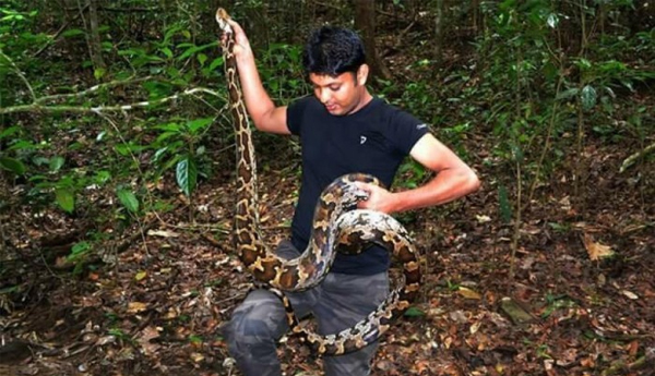 Snake Charming Srilankan Youth
