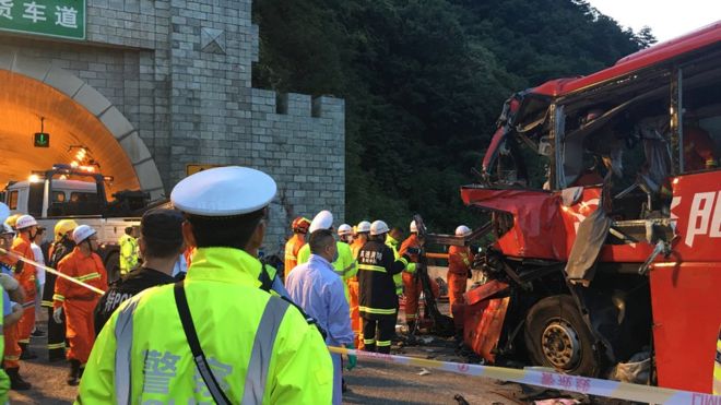 China transport: Deadly coach crash at road tunnel