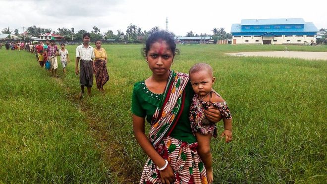 Myanmar Rakhine: Thousands Flee To Bangladesh Border