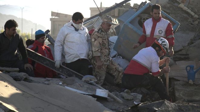 Iran Quake Survivors Endure Second Night Without Shelter