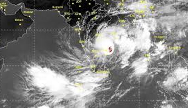Met. Department Warns Huge Cyclone in Srilanka Next Week