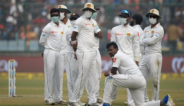 Delhi Pollution: Gasping Sri Lankan Cricketer Vomits at Kotla, Players Wear Masks; Indians Undaunted