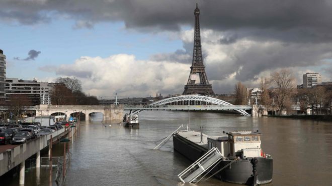 Paris Readies For Floods As Seine Surges Higher