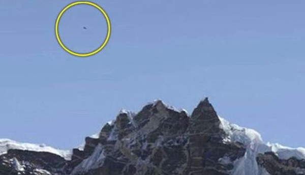 REVEALED: The ‘truth’ about the ‘disc-shaped UFO’ snapped flying above Mount Everest