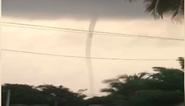 Tornado Hurricane hit Galle? (Video)