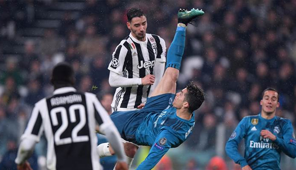 Cristiano Ronaldo’s Stunning Bicycle Kick Goal Draws Applause from Juventus Fans; Watch Video