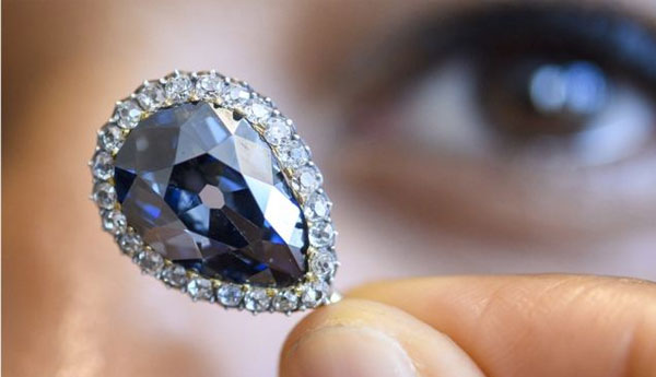 Farnese Blue Diamond Fetches $6.7m at Geneva Auction