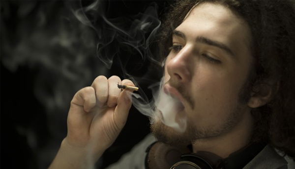 Smoking Pot Before 15 May Up Drug Problem Risk Later