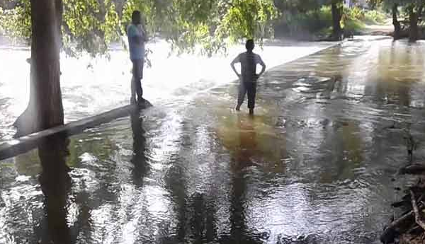 Puttalam – Mannar Main Road Blocked  Due to Adverse Weather