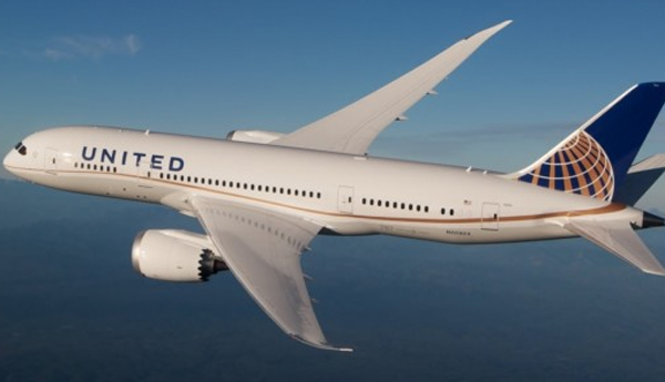 Nigerian Woman ‘Kicked Off United Airlines Flight After White Man Complained She Was “Pungent”’