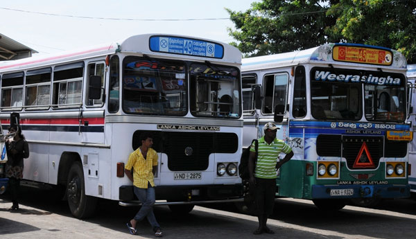 Buses on Private Panadura – Moratuwa Bus Route on Strick