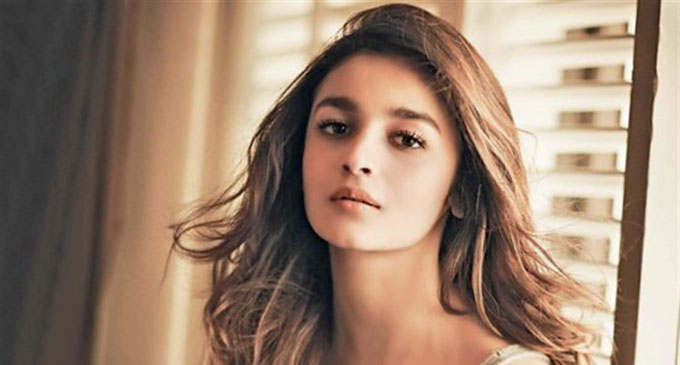 Alia Bhatt celebrates friendship day with ‘2 + 2 friends’