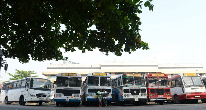 Colombo – Katunayake luxury private buses on strike