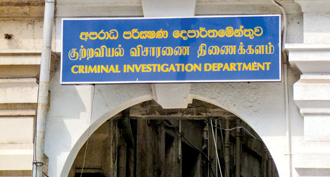 Lankans who travelled illegally to Reunion Island handed over to CID