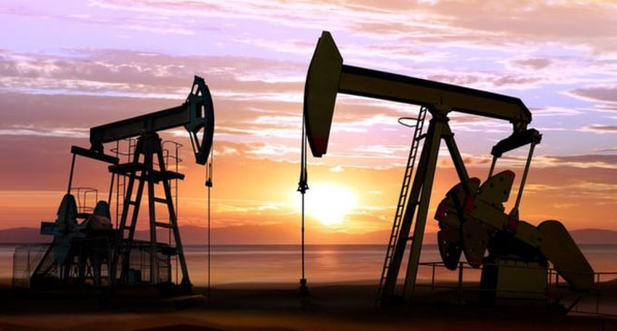 Oil slips as U.S. sanctions on Iran begin, Tehran defiant Oil slips as U.S. sanctions on Iran begin, Tehran defiant