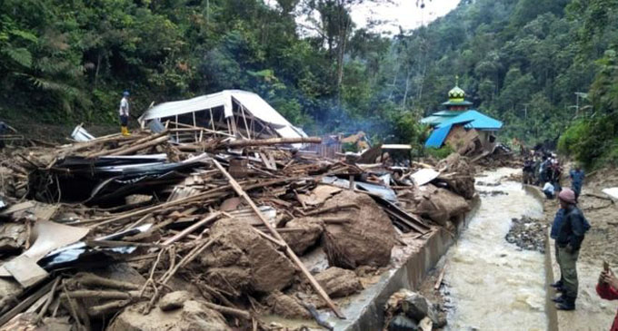 Indonesia flash flooding kills 21