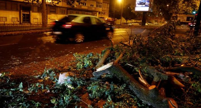 Storm Leslie: Portugal hit by hurricane-force winds