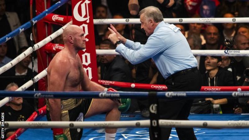 Referee denies Tyson Fury count against Deontay Wilder was slow